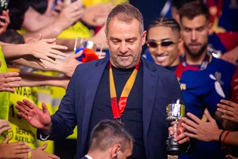 برشلونة يقترب من إعلان تمديد عقد فليك